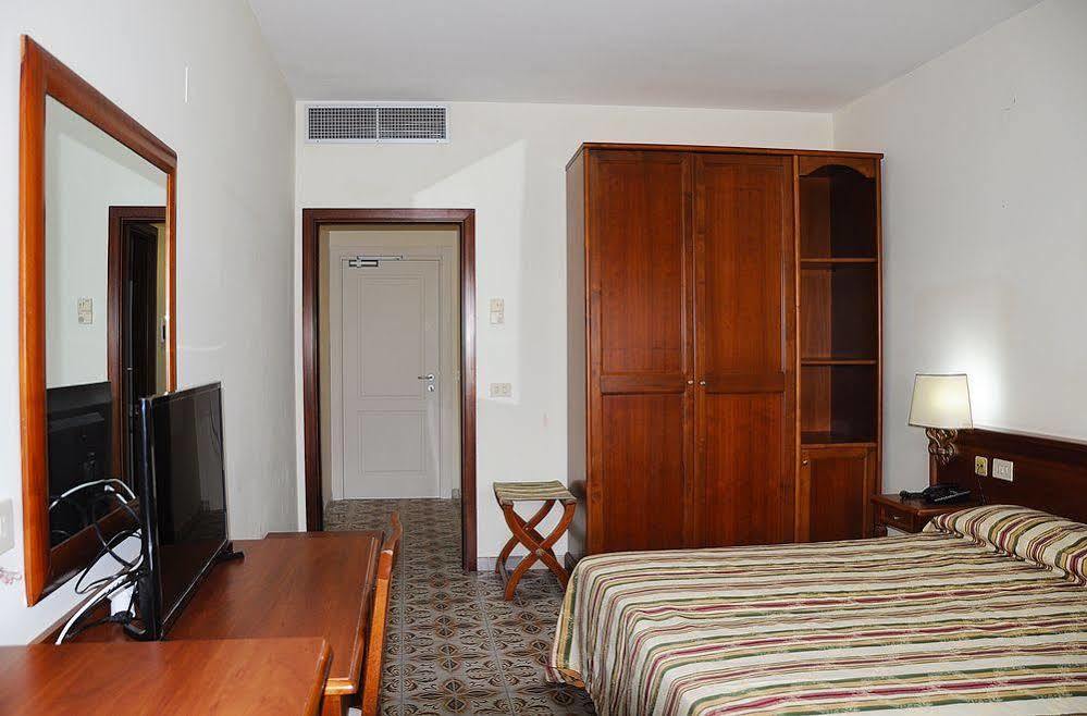 Hotel Baia Delle Sirene Марина ди Камерота Екстериор снимка